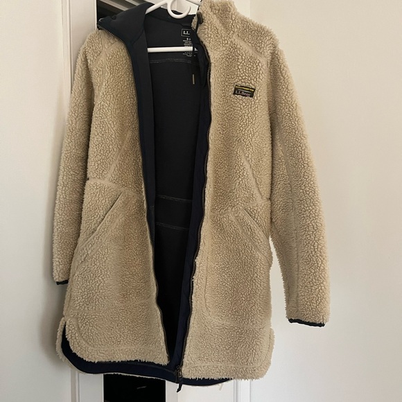 L.L. Bean Cream Sherpa Jacket - Picture 4 of 5